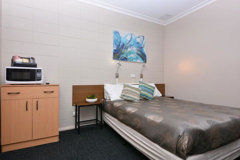 Motel Poinsettia - Accommodation in Surfers Paradise 26