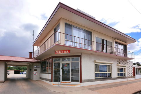 Motel Poinsettia - Accommodation in Surfers Paradise 13