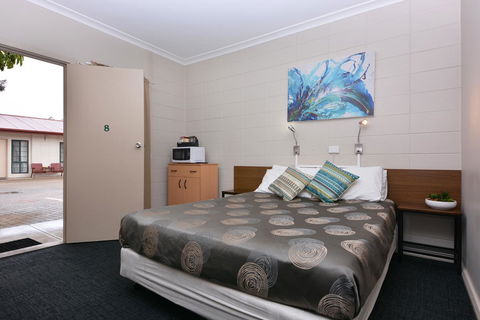 Motel Poinsettia - Accommodation in Surfers Paradise 25