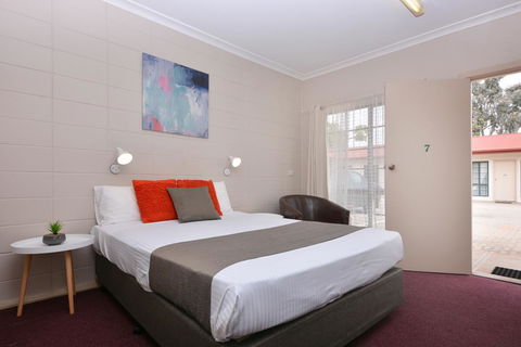 Motel Poinsettia - Accommodation in Surfers Paradise 29