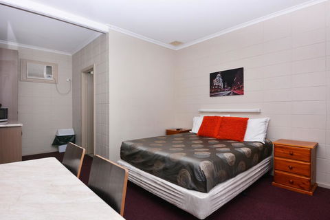 Motel Poinsettia - Accommodation in Surfers Paradise 14