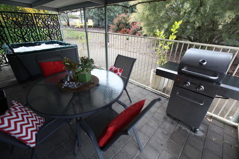 One Tree Bed And Breakfast - Accommodation in Surfers Paradise 3