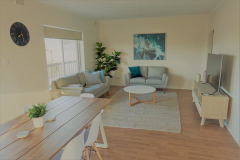 Henley Beach South, Amazing Views, Huge Private Balcony! - Accommodation in Surfers Paradise 5