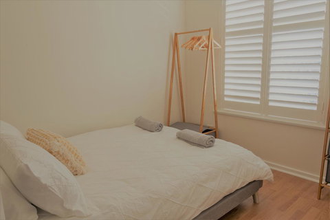 Henley Beach South, Amazing Views, Huge Private Balcony! - Accommodation in Surfers Paradise 4