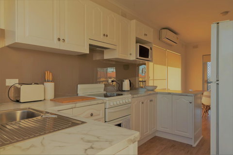 Henley Beach South, Amazing Views, Huge Private Balcony! - Accommodation in Surfers Paradise 16