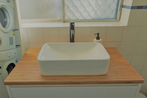 Henley Beach South, Amazing Views, Huge Private Balcony! - Accommodation in Surfers Paradise 17