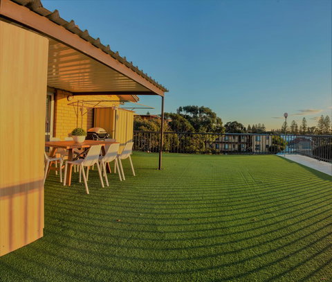 Henley Beach South, Amazing Views, Huge Private Balcony! - Accommodation in Surfers Paradise 20
