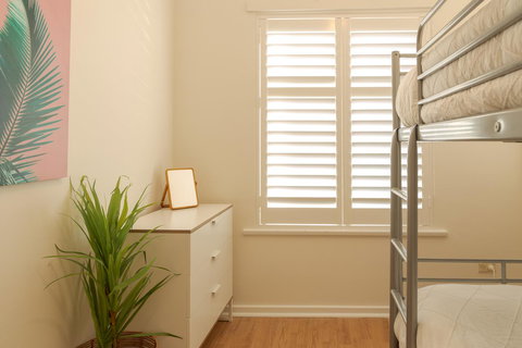 Henley Beach South, Amazing Views, Huge Private Balcony! - Accommodation in Surfers Paradise 7