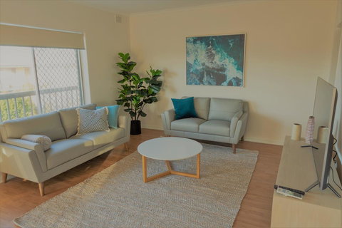 Henley Beach South, Amazing Views, Huge Private Balcony! - Accommodation in Surfers Paradise 18