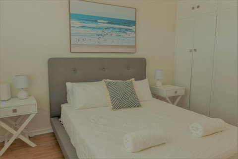 Henley Beach South, Amazing Views, Huge Private Balcony! - Accommodation in Surfers Paradise 11