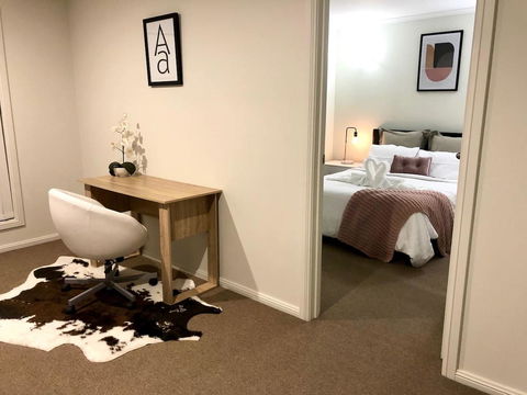 MODERN SPACIOUS 3 BR HOME - NEAR BEACH & AIRPORT - Accommodation in Surfers Paradise 5