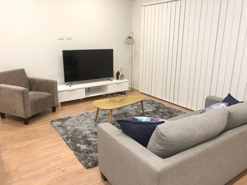 MODERN SPACIOUS 3 BR HOME - NEAR BEACH & AIRPORT - Accommodation in Surfers Paradise 7