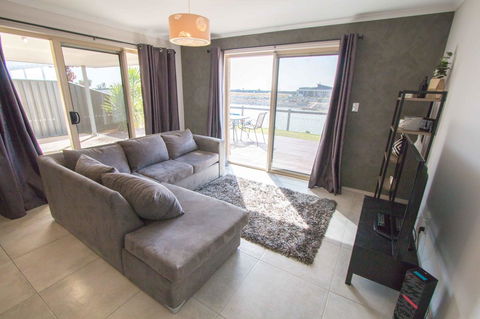 Waterfront On Jefferson, At Wellington Marina, SA - Accommodation in Surfers Paradise 6