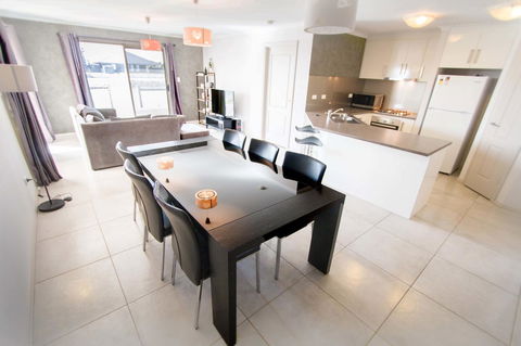 Waterfront On Jefferson, At Wellington Marina, SA - Accommodation in Surfers Paradise 3