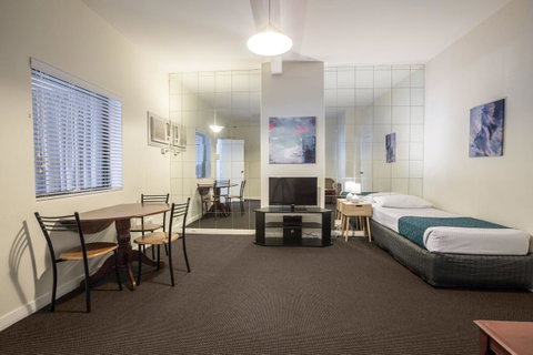 Greenways Apartments - Accommodation in Surfers Paradise 0