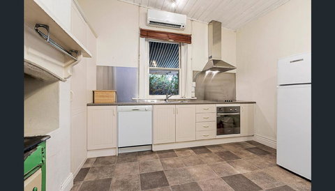 Treasured Memories Cottage - Accommodation in Surfers Paradise 10