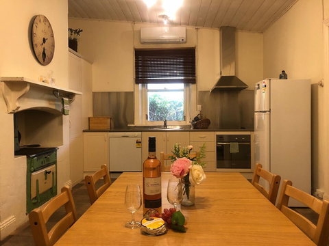 Treasured Memories Cottage - Accommodation in Surfers Paradise 18