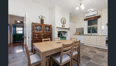 Treasured Memories Cottage - Accommodation in Surfers Paradise 9