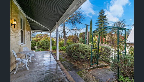 Treasured Memories Cottage - Accommodation in Surfers Paradise 8