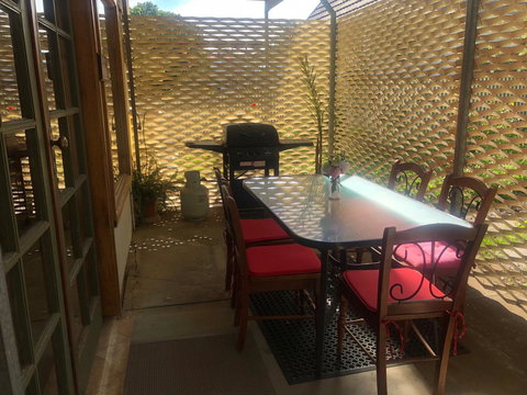 Treasured Memories Cottage - Accommodation in Surfers Paradise 24