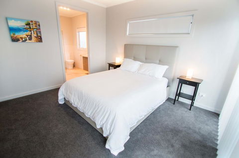 Wellington Lake Retreat - Accommodation in Surfers Paradise 15