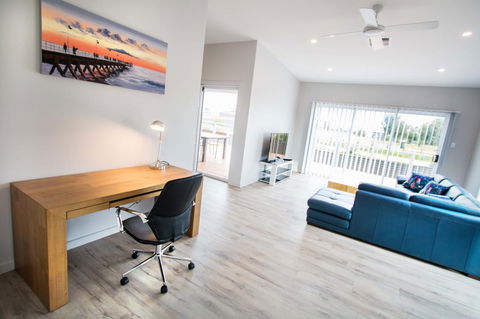 Wellington Lake Retreat - Accommodation in Surfers Paradise 7