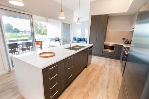 Wellington Lake Retreat - Accommodation in Surfers Paradise 3