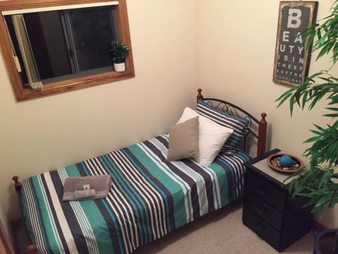 Rocks Retreat House With Sea Views - Accommodation in Surfers Paradise 9