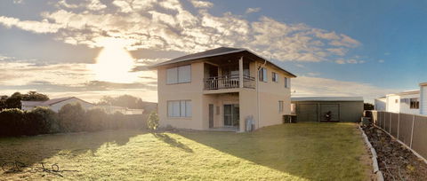 Rocks Retreat House With Sea Views - Accommodation in Surfers Paradise 5