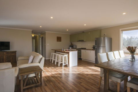 Flinders Bush Retreats - Accommodation in Surfers Paradise 24