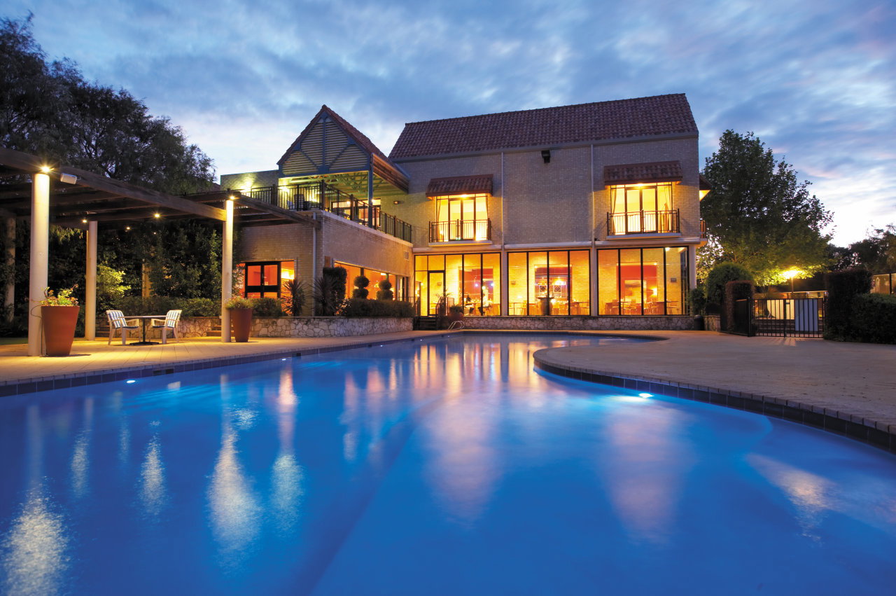 Reinscourt WA Accommodation in Surfers Paradise