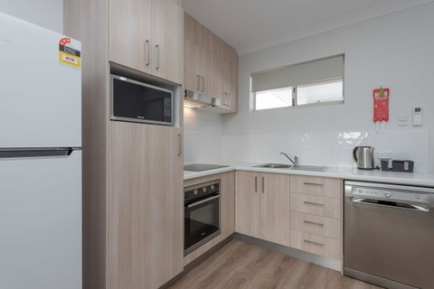 Jurien Bay Motel Apartments - Accommodation in Surfers Paradise 16