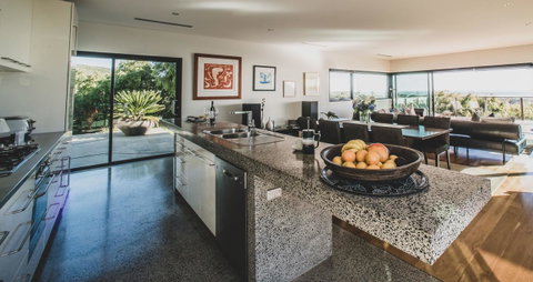 The Roozen Residence - Accommodation in Surfers Paradise 4