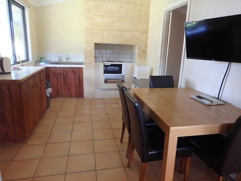 Lazy Lobster Holiday Units & Chalets - Accommodation in Surfers Paradise 4