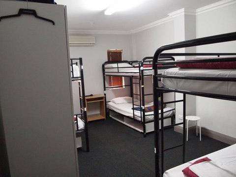The Emperors Crown Hostel - Accommodation in Surfers Paradise 4