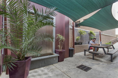 The Emperors Crown Hostel - Accommodation in Surfers Paradise 12