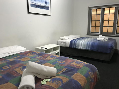 The Emperors Crown Hostel - Accommodation in Surfers Paradise 8