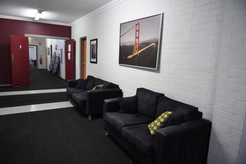 The Emperors Crown Hostel - Accommodation in Surfers Paradise 9