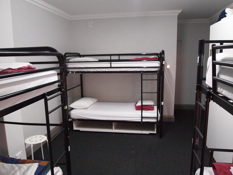 The Emperors Crown Hostel - Accommodation in Surfers Paradise 11