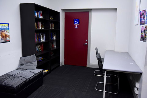 The Emperors Crown Hostel - Accommodation in Surfers Paradise 5