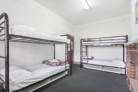 The Emperors Crown Hostel - Accommodation in Surfers Paradise 7