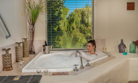 Chimes Spa Retreat - Accommodation in Surfers Paradise 15