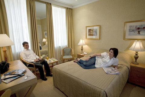 European Hotel - Accommodation in Surfers Paradise 8