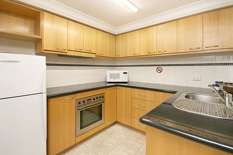 Perth Short Stays - Accommodation in Surfers Paradise 38