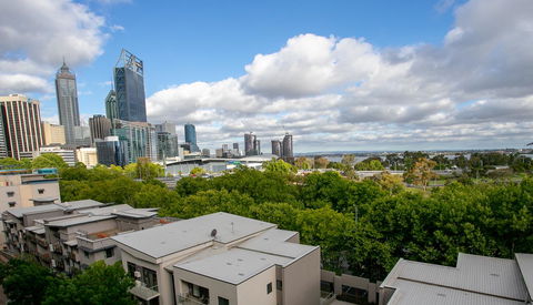 Perth Short Stays - Accommodation in Surfers Paradise 9