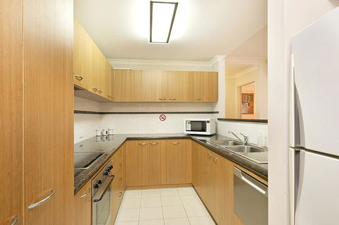 Perth Short Stays - Accommodation in Surfers Paradise 35