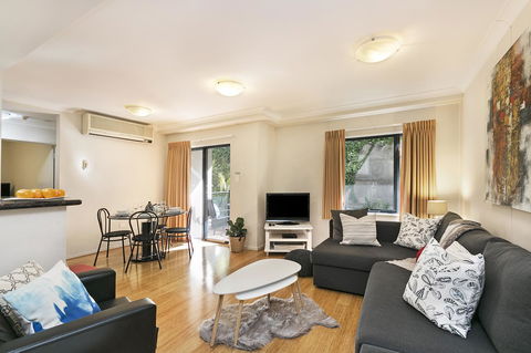 Perth Short Stays - Accommodation in Surfers Paradise 30
