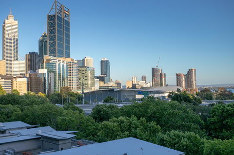 Perth Short Stays - Accommodation in Surfers Paradise 8