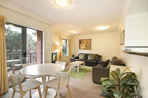 Perth Short Stays - Accommodation in Surfers Paradise 33