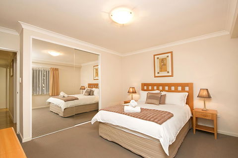 Perth Short Stays - Accommodation in Surfers Paradise 32